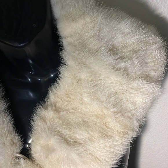 Speiser Furs Over the Shoulders it also detaches very elegant - Picture 3 of 8